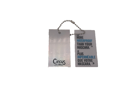 What should be paid attention to on the clothing tag?