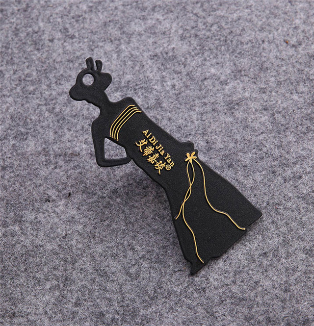 Factory Direct Selling Clothing Tag Men And Women Wear Tag Custom Clothing Trademark Hot Stamping Plastic Card Custom