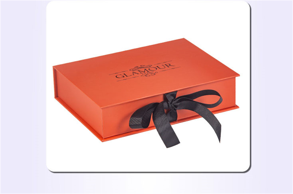 Color box with magnetic